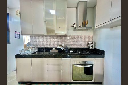 Apartamento à venda com 200m², 3 quartos e 2 vagas Apartamento à venda com 200m², 3 quartos e 2 vagasCozinha