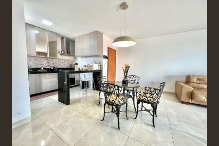 Apartamento à venda com 200m², 3 quartos e 2 vagas Apartamento à venda com 200m², 3 quartos e 2 vagasSala