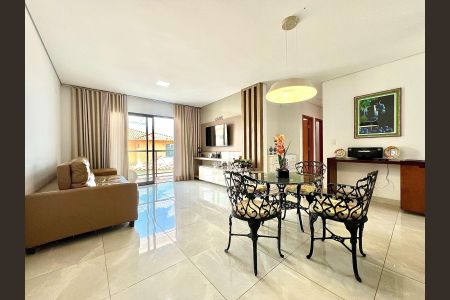 Apartamento à venda com 200m², 3 quartos e 2 vagas Apartamento à venda com 200m², 3 quartos e 2 vagasSala