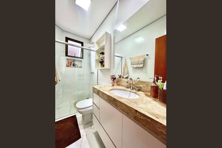 Apartamento à venda com 200m², 3 quartos e 2 vagas Apartamento à venda com 200m², 3 quartos e 2 vagasBanheiro social