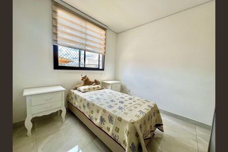 Apartamento à venda com 200m², 3 quartos e 2 vagas Apartamento à venda com 200m², 3 quartos e 2 vagasQuarto 1