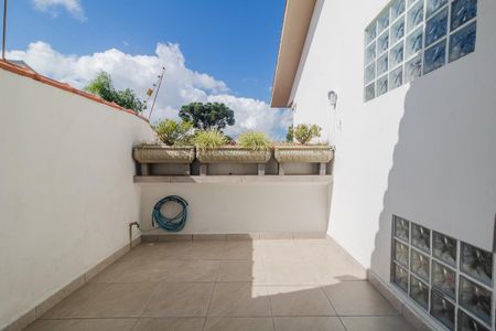 Casa à venda com 244m², 3 quartos e 5 vagas Casa à venda com 244m², 3 quartos e 5 vagasQuarto 2 - varanda