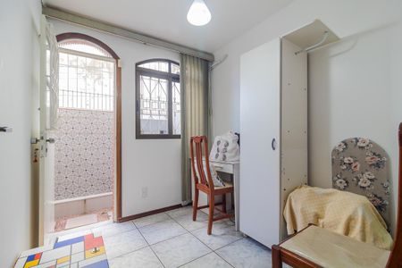 Casa à venda com 244m², 3 quartos e 5 vagas Casa à venda com 244m², 3 quartos e 5 vagasDespensa