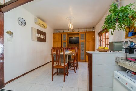 Casa à venda com 244m², 3 quartos e 5 vagas Casa à venda com 244m², 3 quartos e 5 vagasCozinha