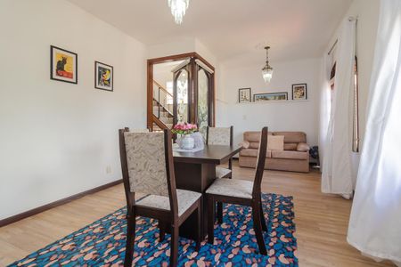 Casa à venda com 244m², 3 quartos e 5 vagas Casa à venda com 244m², 3 quartos e 5 vagasSala do segundo andar