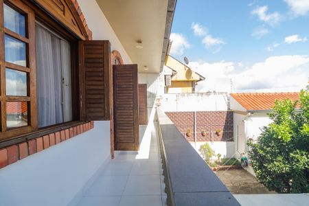 Casa à venda com 244m², 3 quartos e 5 vagas Casa à venda com 244m², 3 quartos e 5 vagasQuarto 3 - Varanda