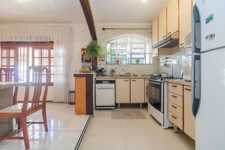 Casa à venda com 244m², 3 quartos e 5 vagas Casa à venda com 244m², 3 quartos e 5 vagasCozinha