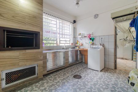 Casa à venda com 244m², 3 quartos e 5 vagas Casa à venda com 244m², 3 quartos e 5 vagasQuintal dos Fundos