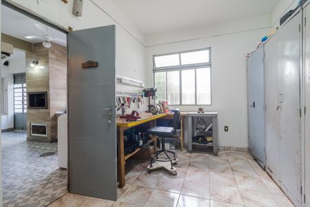 Casa à venda com 244m², 3 quartos e 5 vagas Casa à venda com 244m², 3 quartos e 5 vagasQuintal dos Fundos - Escritório