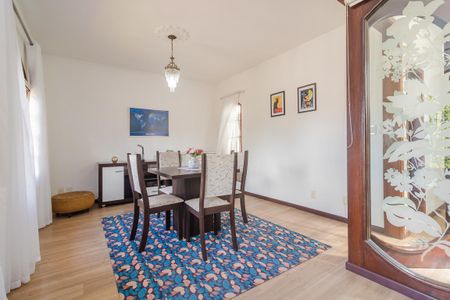 Casa à venda com 244m², 3 quartos e 5 vagas Casa à venda com 244m², 3 quartos e 5 vagasSala do segundo andar