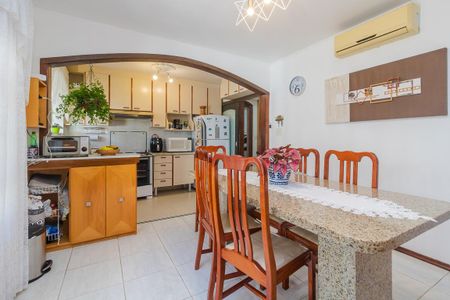 Casa à venda com 244m², 3 quartos e 5 vagas Casa à venda com 244m², 3 quartos e 5 vagasSala de Jantar