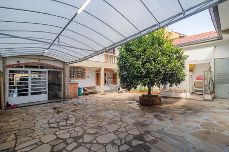 Casa à venda com 244m², 3 quartos e 5 vagas Casa à venda com 244m², 3 quartos e 5 vagasQuintal dos Fundos
