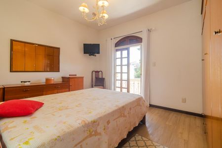 Casa à venda com 244m², 3 quartos e 5 vagas Casa à venda com 244m², 3 quartos e 5 vagasSuíte