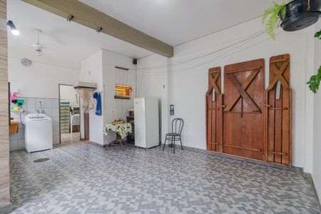 Casa à venda com 244m², 3 quartos e 5 vagas Casa à venda com 244m², 3 quartos e 5 vagasQuintal dos Fundos