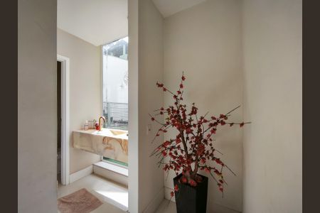 Casa à venda com 330m², 4 quartos e 2 vagas Casa à venda com 330m², 4 quartos e 2 vagasLavabo Sala