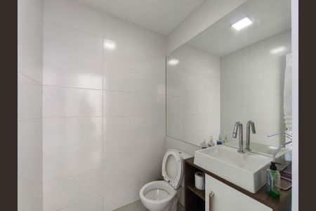Casa à venda com 330m², 4 quartos e 2 vagas Casa à venda com 330m², 4 quartos e 2 vagasBanheiro social