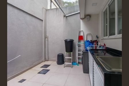 Casa à venda com 330m², 4 quartos e 2 vagas Casa à venda com 330m², 4 quartos e 2 vagasÁrea de Serviço