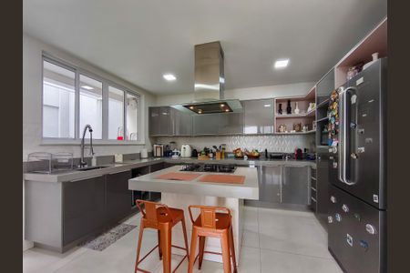 Casa à venda com 330m², 4 quartos e 2 vagas Casa à venda com 330m², 4 quartos e 2 vagasCozinha