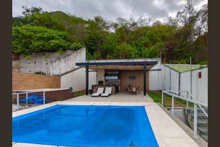 Casa à venda com 330m², 4 quartos e 2 vagas Casa à venda com 330m², 4 quartos e 2 vagasTerraço