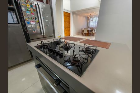 Casa à venda com 330m², 4 quartos e 2 vagas Casa à venda com 330m², 4 quartos e 2 vagasCozinha