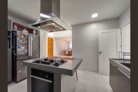 Casa à venda com 330m², 4 quartos e 2 vagas Casa à venda com 330m², 4 quartos e 2 vagasCozinha