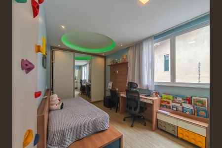 Casa à venda com 330m², 4 quartos e 2 vagas Casa à venda com 330m², 4 quartos e 2 vagasSuíte 4