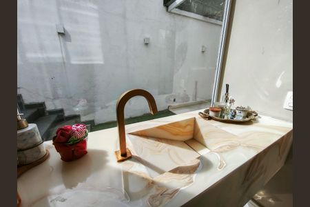 Casa à venda com 330m², 4 quartos e 2 vagas Casa à venda com 330m², 4 quartos e 2 vagasLavabo Sala