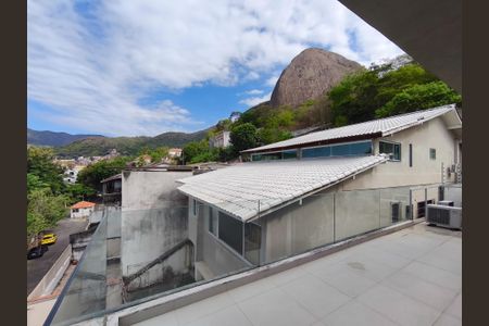 Casa à venda com 330m², 4 quartos e 2 vagas Casa à venda com 330m², 4 quartos e 2 vagasVista da Suíte 1