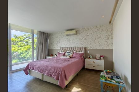 Casa à venda com 330m², 4 quartos e 2 vagas Casa à venda com 330m², 4 quartos e 2 vagasSuíte 1