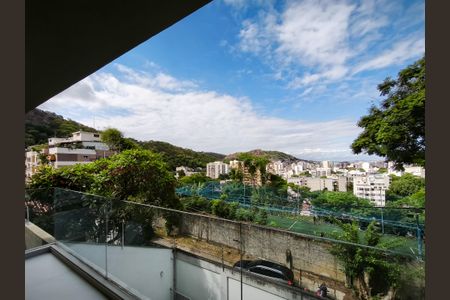 Casa à venda com 330m², 4 quartos e 2 vagas Casa à venda com 330m², 4 quartos e 2 vagasVista da Sala