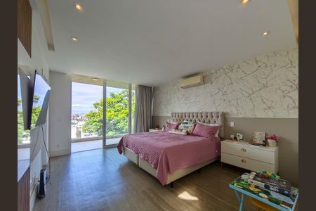 Casa à venda com 330m², 4 quartos e 2 vagas Casa à venda com 330m², 4 quartos e 2 vagasSuíte 1