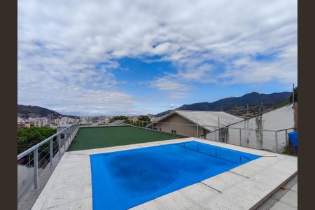 Casa à venda com 330m², 4 quartos e 2 vagas Casa à venda com 330m², 4 quartos e 2 vagasPiscina