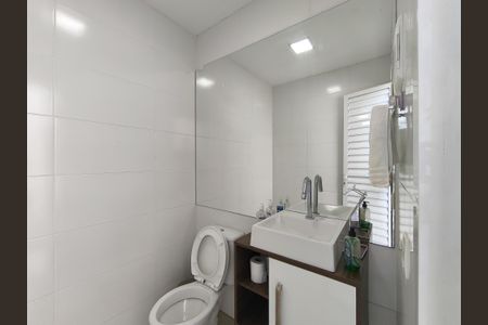 Casa à venda com 330m², 4 quartos e 2 vagas Casa à venda com 330m², 4 quartos e 2 vagasBanheiro social