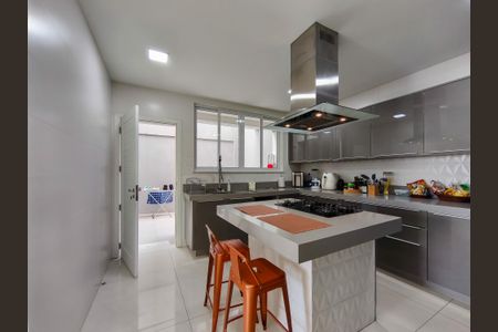 Casa à venda com 330m², 4 quartos e 2 vagas Casa à venda com 330m², 4 quartos e 2 vagasCozinha