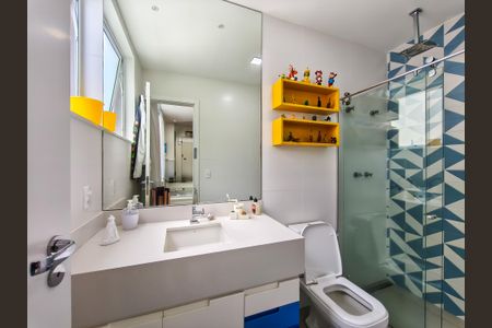 Casa à venda com 330m², 4 quartos e 2 vagas Casa à venda com 330m², 4 quartos e 2 vagasBanheiro da Suíte 4