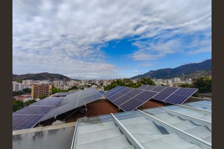 Casa à venda com 330m², 4 quartos e 2 vagas Casa à venda com 330m², 4 quartos e 2 vagasTerraço