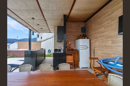 Casa à venda com 330m², 4 quartos e 2 vagas Casa à venda com 330m², 4 quartos e 2 vagasEspaço Gourmet