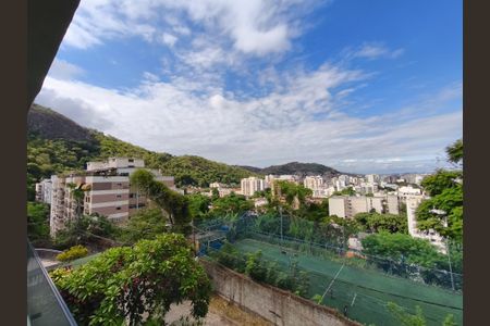 Casa à venda com 330m², 4 quartos e 2 vagas Casa à venda com 330m², 4 quartos e 2 vagasVista da Suíte 1