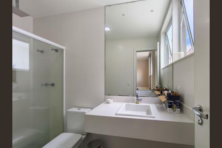 Casa à venda com 330m², 4 quartos e 2 vagas Casa à venda com 330m², 4 quartos e 2 vagasBanheiro da Suíte 3