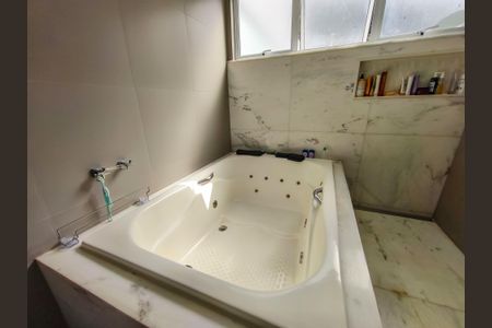 Casa à venda com 330m², 4 quartos e 2 vagas Casa à venda com 330m², 4 quartos e 2 vagasBanheiro da Suíte 1