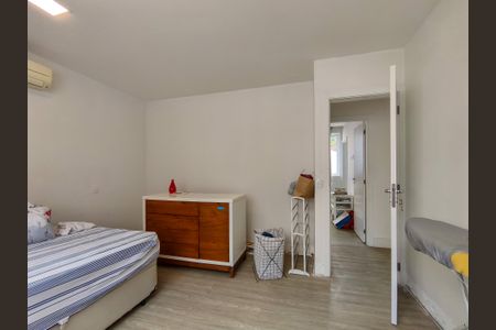 Casa à venda com 330m², 4 quartos e 2 vagas Casa à venda com 330m², 4 quartos e 2 vagasSuíte 3