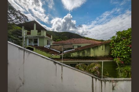 Casa à venda com 330m², 4 quartos e 2 vagas Casa à venda com 330m², 4 quartos e 2 vagasBrinquedoteca