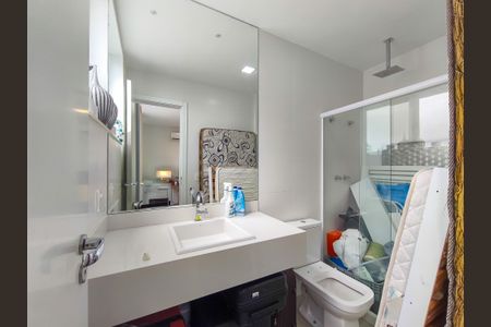 Casa à venda com 330m², 4 quartos e 2 vagas Casa à venda com 330m², 4 quartos e 2 vagasBanheiro da Suíte 2