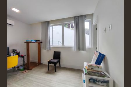 Casa à venda com 330m², 4 quartos e 2 vagas Casa à venda com 330m², 4 quartos e 2 vagasSuíte 2