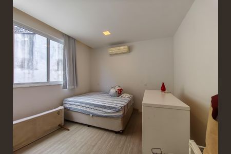 Casa à venda com 330m², 4 quartos e 2 vagas Casa à venda com 330m², 4 quartos e 2 vagasSuíte 3