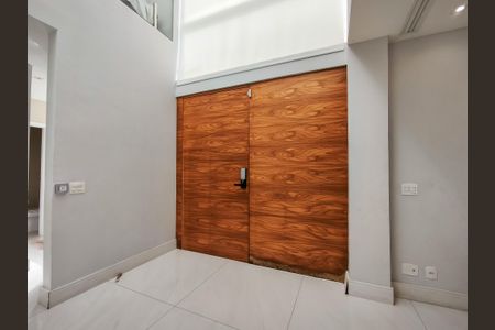 Casa à venda com 330m², 4 quartos e 2 vagas Casa à venda com 330m², 4 quartos e 2 vagasSala