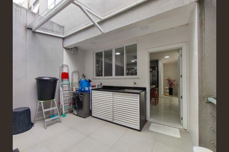 Casa à venda com 330m², 4 quartos e 2 vagas Casa à venda com 330m², 4 quartos e 2 vagasÁrea de Serviço