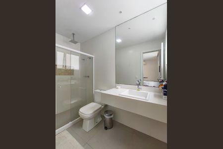 Casa à venda com 330m², 4 quartos e 2 vagas Casa à venda com 330m², 4 quartos e 2 vagasBanheiro da Suíte 3