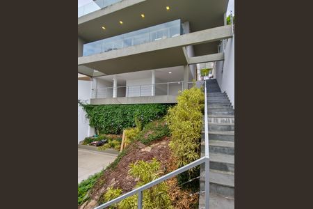 Casa à venda com 330m², 4 quartos e 2 vagas Casa à venda com 330m², 4 quartos e 2 vagasGaragem