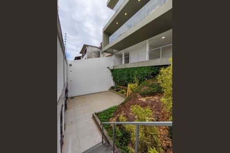 Casa à venda com 330m², 4 quartos e 2 vagas Casa à venda com 330m², 4 quartos e 2 vagasGaragem